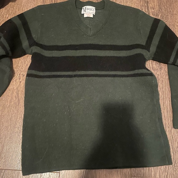 Green and black sweater - Picture 1 of 2